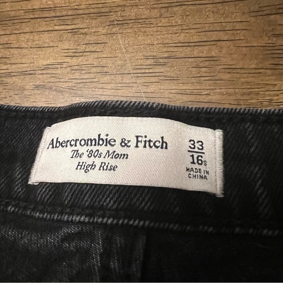 Abercrombie & Fitch The '80s Mom High Rise Jeans in Black Size 33 / 16S - Picture 4 of 8